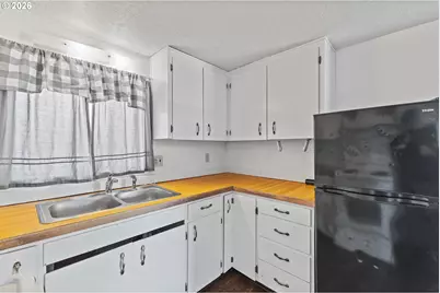 451 4th St, Myrtle Point, OR 97458 - Photo 17