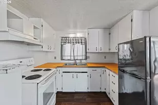 451 4th St, Myrtle Point, OR 97458 - Photo 15