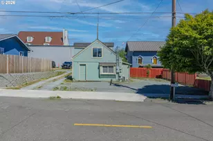 451 4th St, Myrtle Point, OR 97458 - Photo 3