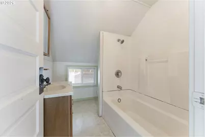 625 S 9th St, Coos Bay, OR 97420 - Photo 13