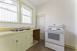 625 S 9th St, Coos Bay, OR 97420 - Photo 11