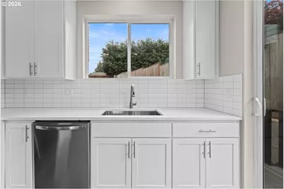 9824 SW 34th Pl, Portland, OR 97219 - Photo 5