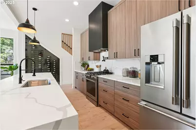 9375 SW 8th Ave, Portland, OR 97219 - Photo 15