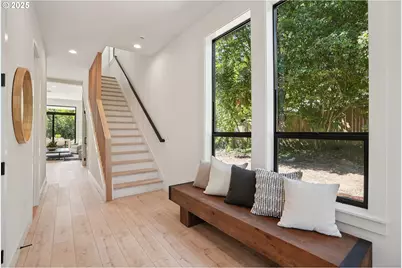 9375 SW 8th Ave, Portland, OR 97219 - Photo 5