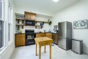 206 NE 10th St, McMinnville, OR 97128 - Photo 13