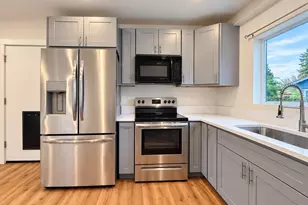16317 SE Salmon St, Portland, OR 97233 - Photo 7