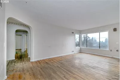 1533 SW Fairview Ave, Dallas, OR 97338 - Photo 5