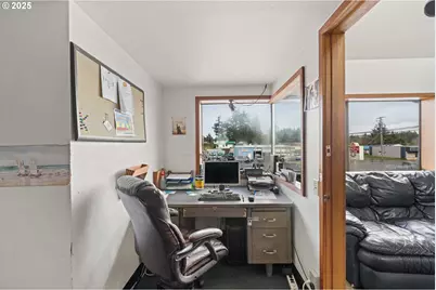 985 Newmark Ave, Coos Bay, OR 97420 - Photo 23