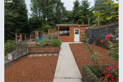 470 3rd St, Astoria, OR 97103 - Photo 17