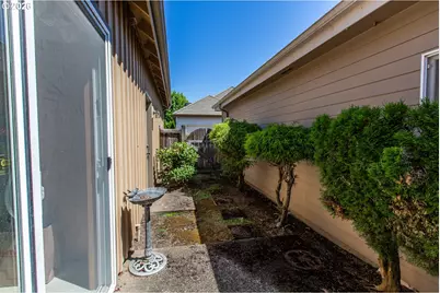 1875 Lake Cove Ave, Eugene, OR 97408 - Photo 29