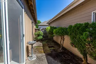 1875 Lake Cove Ave, Eugene, OR 97408 - Photo 29