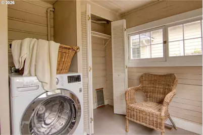 4030 SE Caruthers St, Portland, OR 97214 - Photo 21