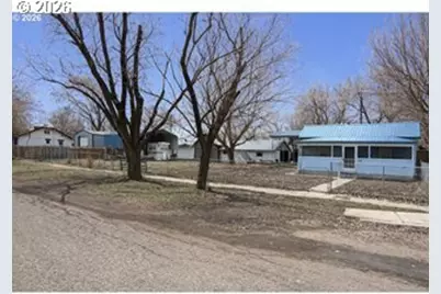 90 W Adams St, Huntington, OR 97907 - Photo 1