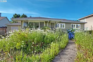 10910 NE Eugene St, Portland, OR 97220 - Photo 3