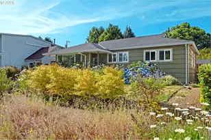 10910 NE Eugene St, Portland, OR 97220 - Photo 29