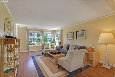 10910 NE Eugene St, Portland, OR 97220 - Photo 9