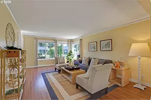 10910 NE Eugene St, Portland, OR 97220 - Photo 9
