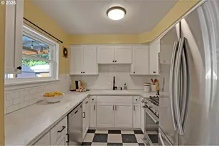 10910 NE Eugene St, Portland, OR 97220 - Photo 15