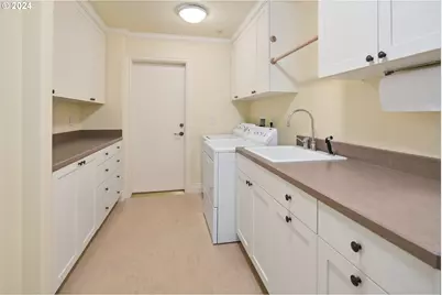 2240 Summit Ct, Lake Oswego, OR 97034 - Photo 19