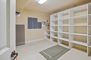 2240 Summit Ct, Lake Oswego, OR 97034 - Photo 35