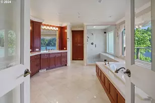 2240 Summit Ct, Lake Oswego, OR 97034 - Photo 23