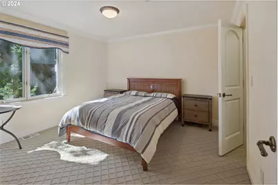 2240 Summit Ct, Lake Oswego, OR 97034 - Photo 33