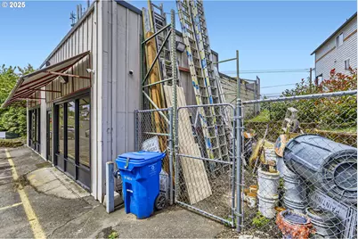 5215 SE Flavel Dr, Portland, OR 97206 - Photo 17