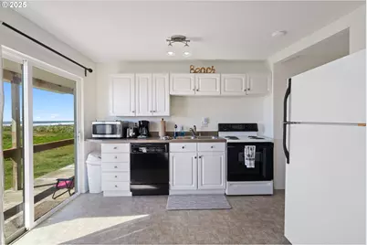 269 S Pacific St, Rockaway Beach, OR 97136 - Photo 5