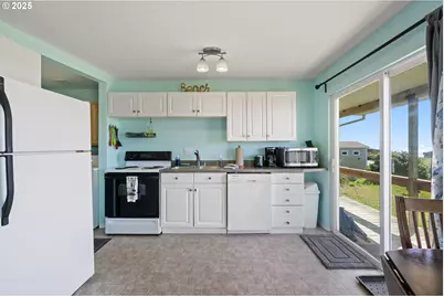269 S Pacific St, Rockaway Beach, OR 97136 - Photo 11