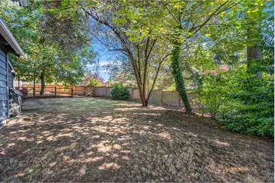 6225 SW Nevada Ct, Portland, OR 97219 - Photo 37