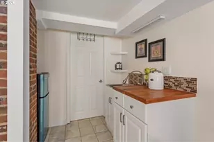 6225 SW Nevada Ct, Portland, OR 97219 - Photo 35
