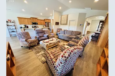 418 Memory Ln, Brookings, OR 97415 - Photo 9