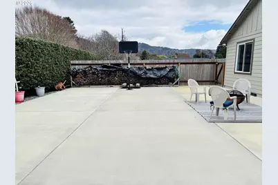 418 Memory Ln, Brookings, OR 97415 - Photo 33