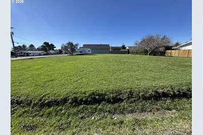 418 Memory Ln, Brookings, OR 97415 - Photo 5