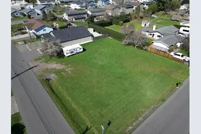 418 Memory Ln, Brookings, OR 97415 - Photo 3