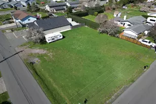 418 Memory Ln, Brookings, OR 97415 - Photo 3