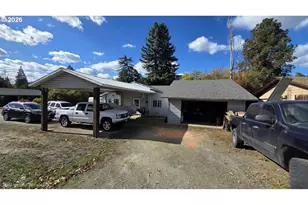 303 Walnut St, Myrtle Creek, OR 97457 - Photo 3