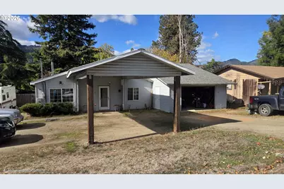 303 Walnut St, Myrtle Creek, OR 97457 - Photo 1