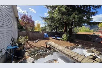 303 Walnut St, Myrtle Creek, OR 97457 - Photo 19