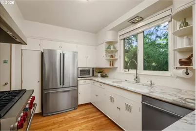 5040 SW Hilltop Ln, Portland, OR 97221 - Photo 11