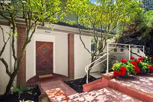 5040 SW Hilltop Ln, Portland, OR 97221 - Photo 3