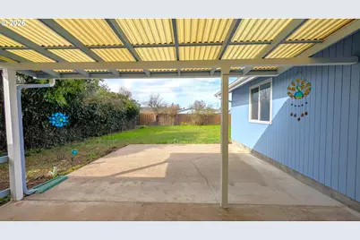 1050 E Jackson Ave, Cottage Grove, OR 97424 - Photo 7