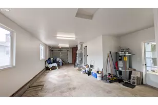 1050 E Jackson Ave, Cottage Grove, OR 97424 - Photo 17