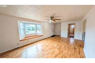 1050 E Jackson Ave, Cottage Grove, OR 97424 - Photo 3