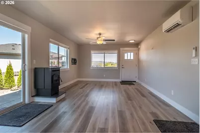 1542 W Thyme Dr, Roseburg, OR 97471 - Photo 9