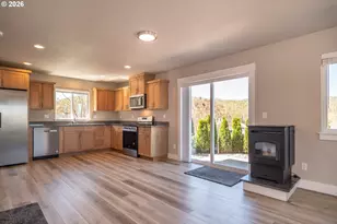 1542 W Thyme Dr, Roseburg, OR 97471 - Photo 7