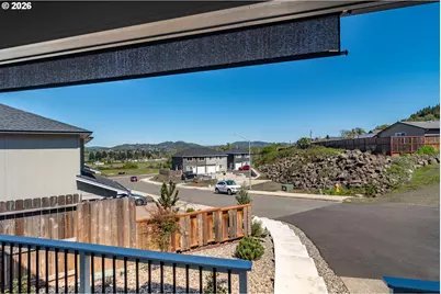 1542 W Thyme Dr, Roseburg, OR 97471 - Photo 5