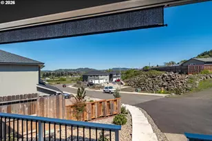 1542 W Thyme Dr, Roseburg, OR 97471 - Photo 5