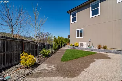 1542 W Thyme Dr, Roseburg, OR 97471 - Photo 45