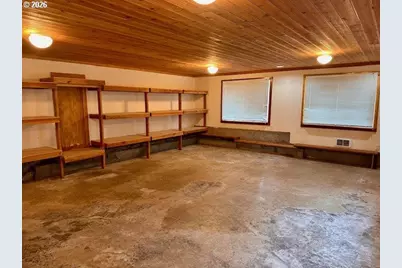 518 S Wall St, Coos Bay, OR 97420 - Photo 41